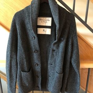 Like new -Cozy Men’s Abercrombie sweater jacket